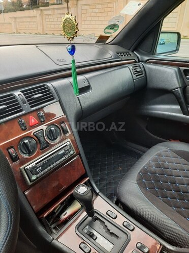 Mercedes E 230 1995, 326,800 km - 2.3 l - Bakı