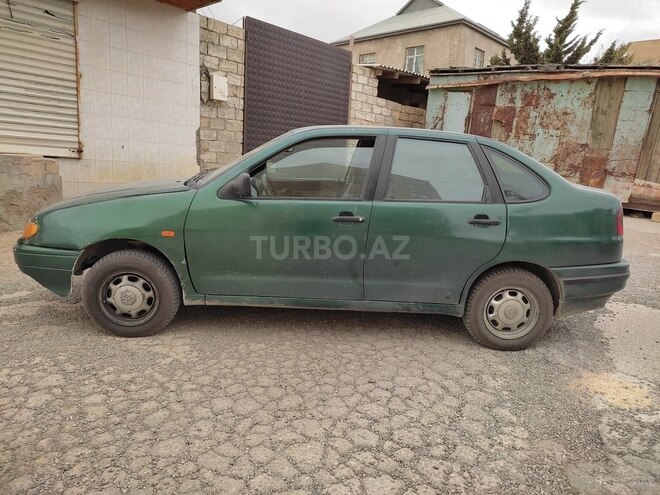 Volkswagen Polo 1995, 293,348 km - 1.6 l - Bakı