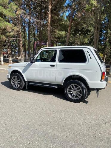 LADA (VAZ) Niva 2017, 40,000 km - 1.7 l - Quba