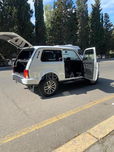 LADA (VAZ) Niva 2017, 40,000 km - 1.7 l - Quba