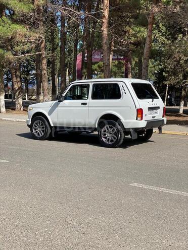 LADA (VAZ) Niva 2017, 40,000 km - 1.7 l - Quba