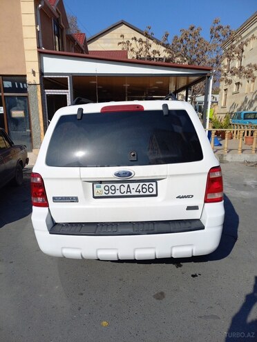 Ford Escape 2007, 136,000 km - 3.0 л - Zaqatala