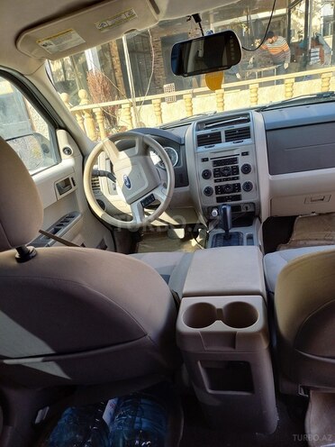 Ford Escape 2007, 136,000 km - 3.0 л - Zaqatala