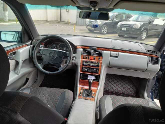 Mercedes E 240 1998, 272,000 km - 2.4 l - Bakı