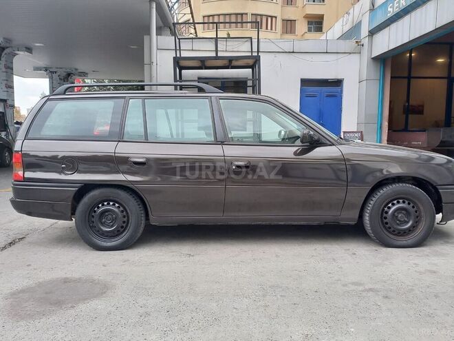 Opel Astra 1996, 250,000 km - 1.6 л - Bakı