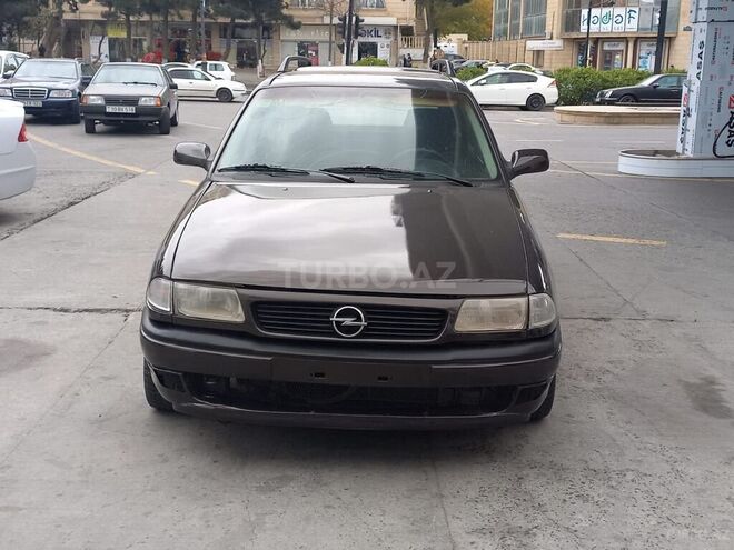 Opel Astra 1996, 250,000 km - 1.6 л - Bakı