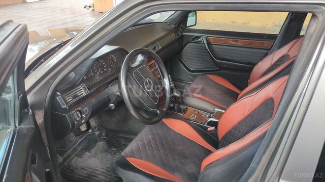 Mercedes E 200 1992, 250,000 km - 2.0 л - Salyan