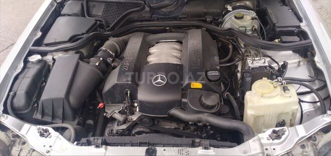 Mercedes E 240 2001, 265,000 km - 2.4 l - Bakı