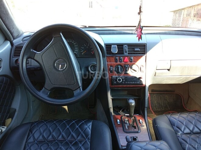 Mercedes C 240 1999, 35,000 km - 2.4 l - Yardımlı