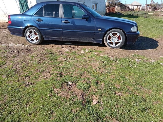 Mercedes C 240 1999, 35,000 km - 2.4 l - Yardımlı
