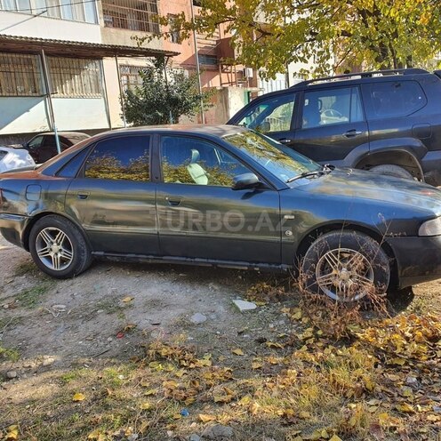 Audi A4 1996, 418,000 km - 1.9 l - Gəncə