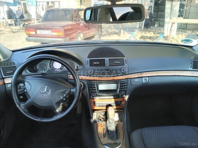 Mercedes E 240 2003, 175,000 km - 2.6 l - Salyan