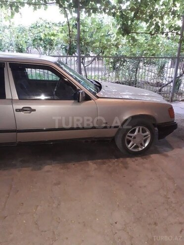 Mercedes E 220 1989, 210,000 km - 2.2 l - Bakı