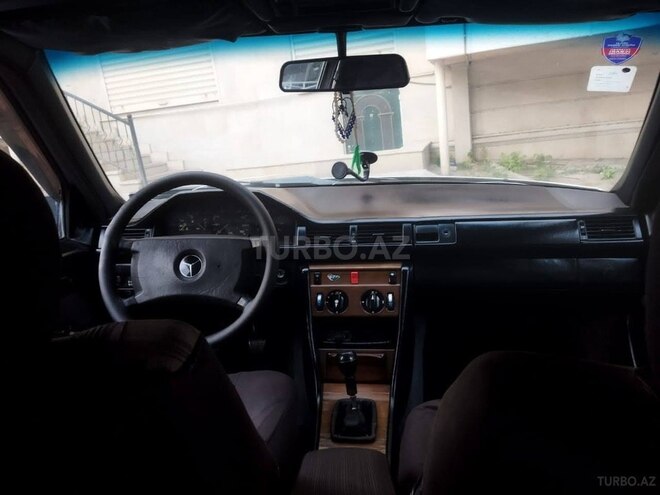Mercedes E 220 1989, 210,000 km - 2.2 l - Bakı