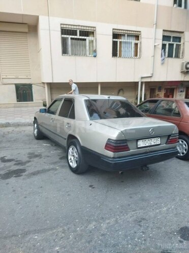 Mercedes E 220 1989, 210,000 km - 2.2 l - Bakı