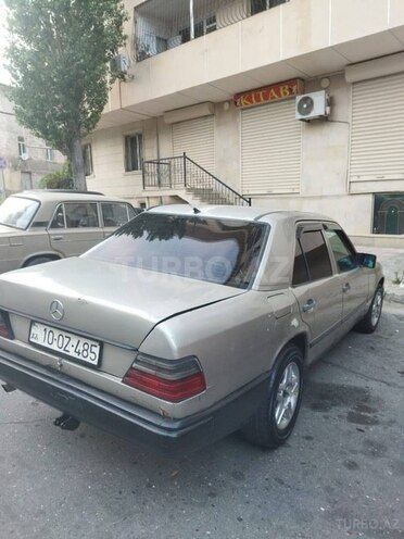 Mercedes E 220 1989, 210,000 km - 2.2 l - Bakı