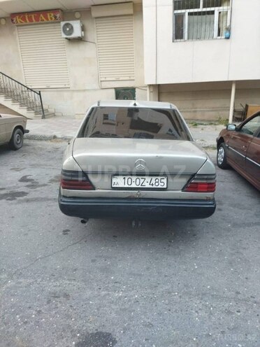 Mercedes E 220 1989, 210,000 km - 2.2 l - Bakı