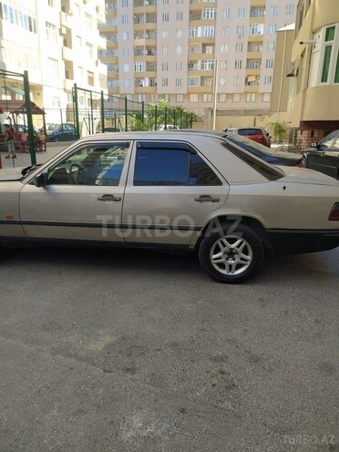 Mercedes E 220 1989, 210,000 km - 2.2 l - Bakı