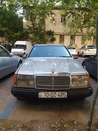 Mercedes E 220 1989, 210,000 km - 2.2 l - Bakı