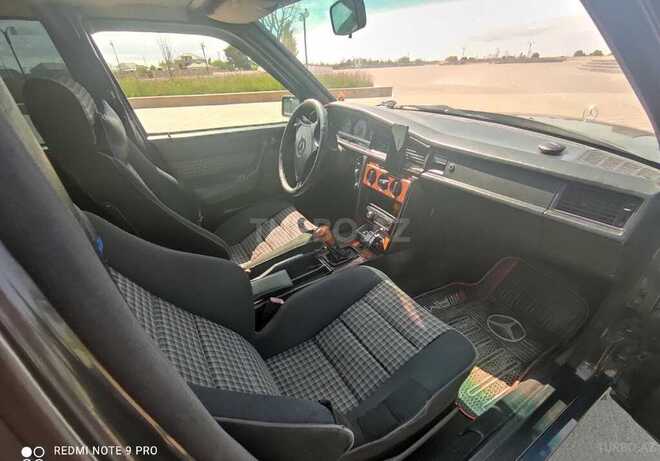 Mercedes 190 1993, 33,000 km - 2.0 l - Salyan