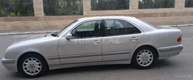 Mercedes E 240 2001, 265,000 km - 2.4 л - Bakı