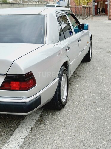 Mercedes E 220 1993, 358,952 km - 2.0 l - Bakı