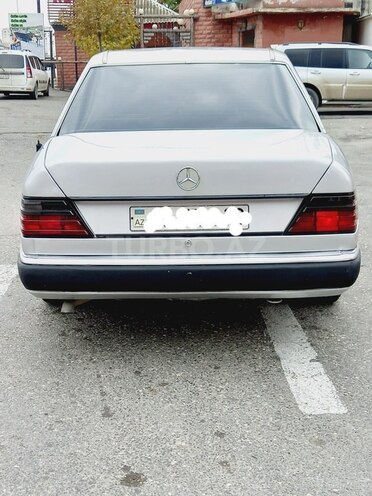 Mercedes E 220 1993, 358,952 km - 2.0 l - Bakı