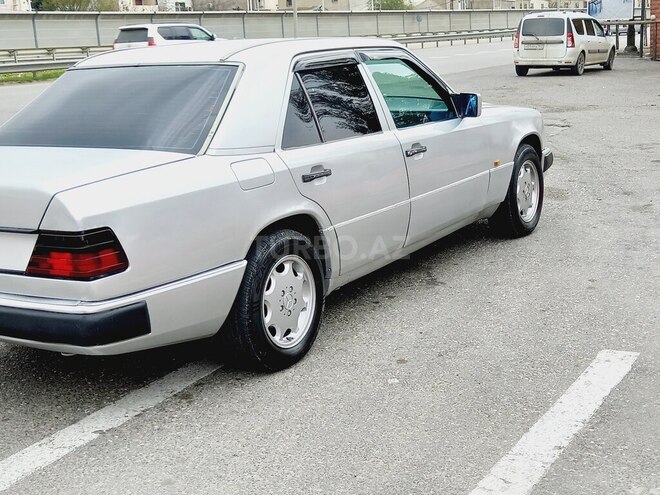 Mercedes E 220 1993, 358,952 km - 2.0 l - Bakı