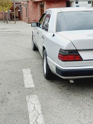 Mercedes E 220 1993, 358,952 km - 2.0 l - Bakı