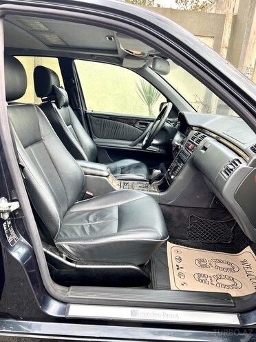 Mercedes E 270 2001, 380,000 km - 2.7 л - Bakı