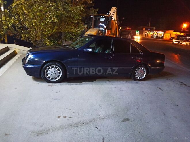 Mercedes E 220 2001, 11,402 km - 2.2 l - Bakı