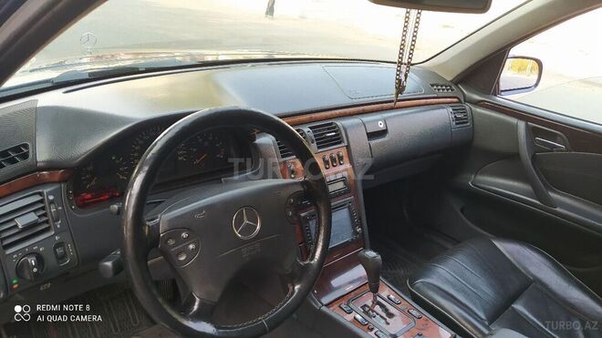Mercedes E 220 2001, 11,402 km - 2.2 l - Bakı