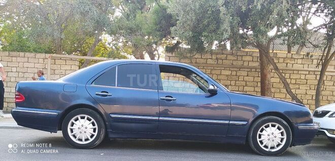 Mercedes E 220 2001, 11,402 km - 2.2 l - Bakı