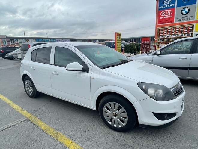 Opel Astra 2011, 206,500 km - 1.4 l - Bakı
