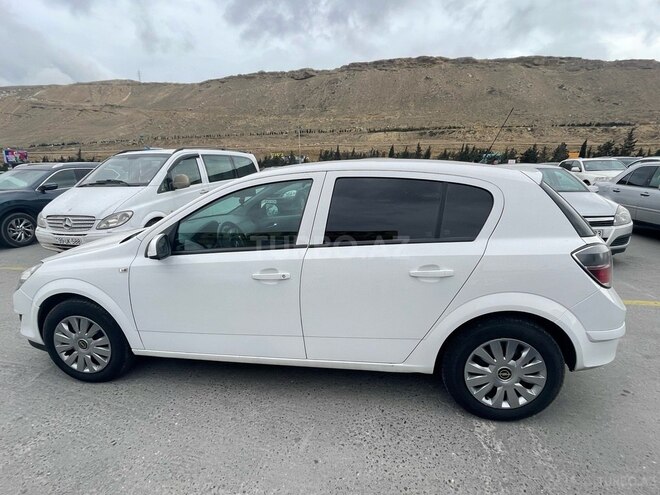 Opel Astra 2011, 206,500 km - 1.4 l - Bakı