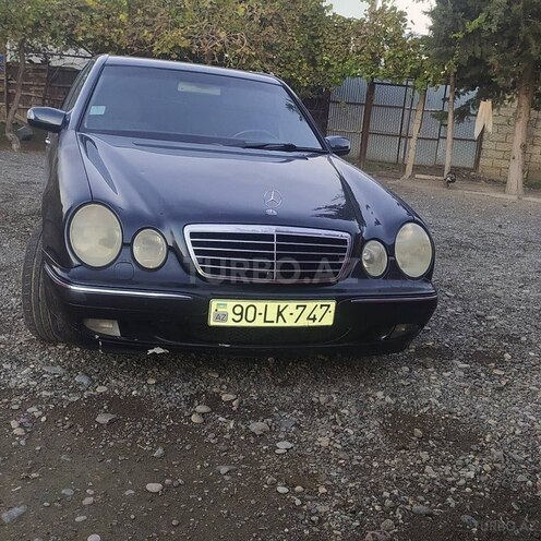 Mercedes E 240 2000, 450,000 km - 2.4 л - Füzuli