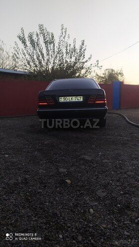 Mercedes E 240 2000, 450,000 km - 2.4 л - Füzuli