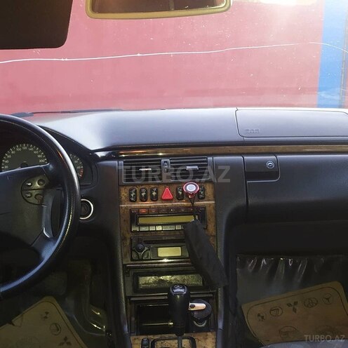 Mercedes E 240 2000, 450,000 km - 2.4 л - Füzuli