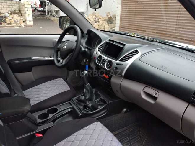 Mitsubishi L200 2015, 245,000 km - 2.5 l - Bakı