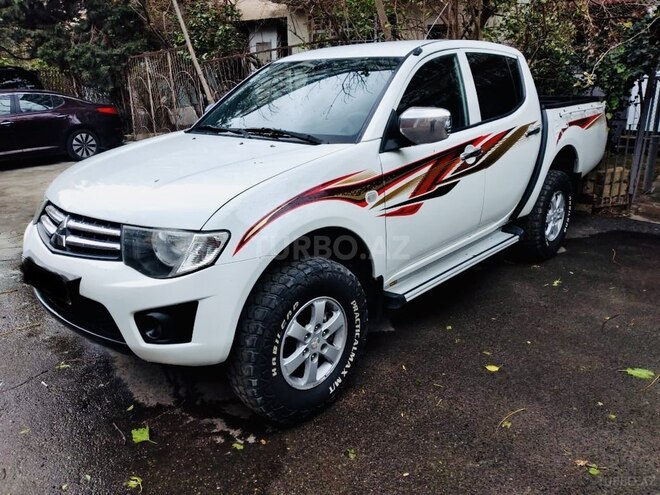 Mitsubishi L200 2015, 245,000 km - 2.5 l - Bakı