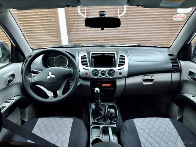 Mitsubishi L200 2015, 245,000 km - 2.5 l - Bakı