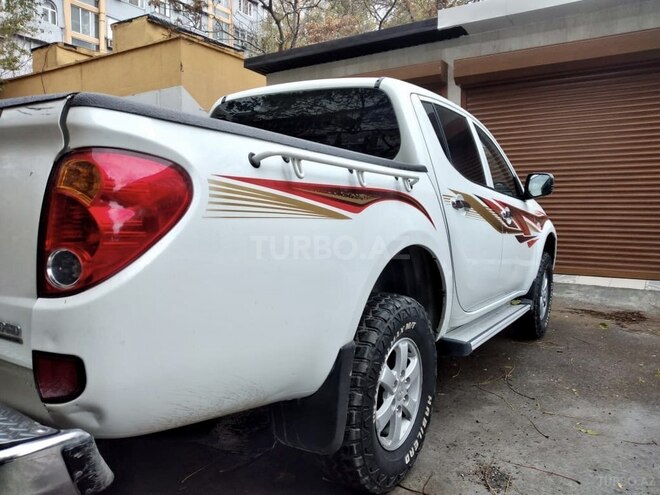 Mitsubishi L200 2015, 245,000 km - 2.5 l - Bakı