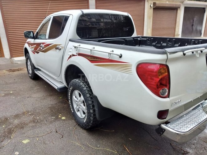 Mitsubishi L200 2015, 245,000 km - 2.5 l - Bakı