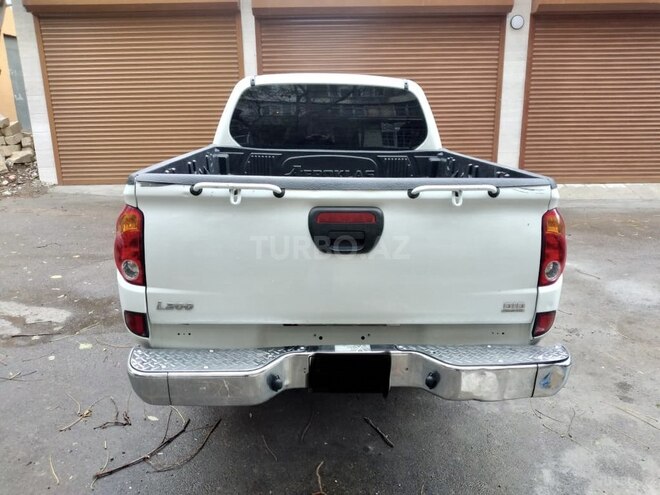 Mitsubishi L200 2015, 245,000 km - 2.5 l - Bakı