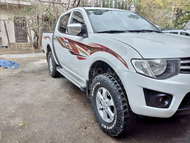 Mitsubishi L200 2015, 245,000 km - 2.5 l - Bakı