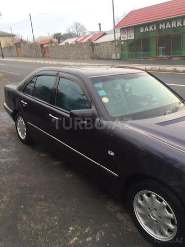Mercedes E 200 1996, 300,000 km - 2.0 l - Zaqatala