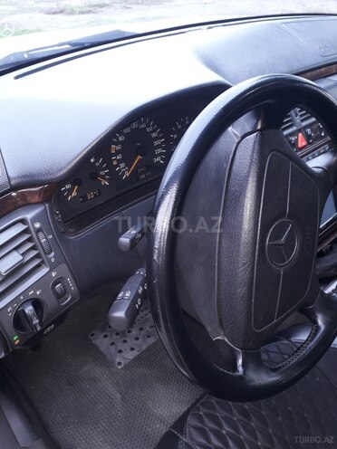 Mercedes E 230 1997, 286,000 km - 2.3 l - Şəmkir