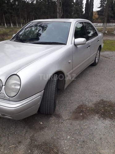 Mercedes E 230 1997, 286,000 km - 2.3 l - Şəmkir