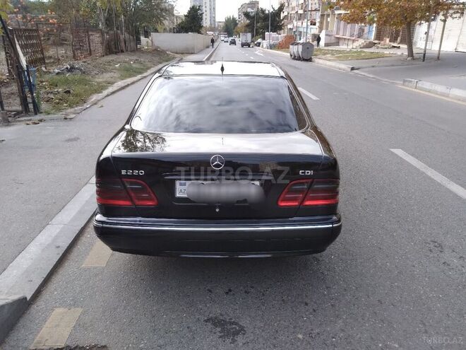 Mercedes E 220 2001, 425,000 km - 2.2 l - Bakı
