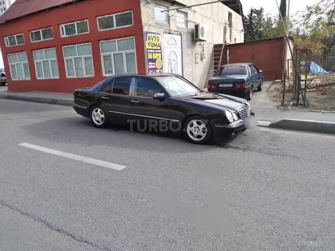 Mercedes E 220 2001, 425,000 km - 2.2 l - Bakı